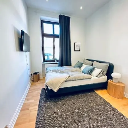 In Elberfeld - Naehe Dus & Dortmund & Koeln & Essen وبرتال